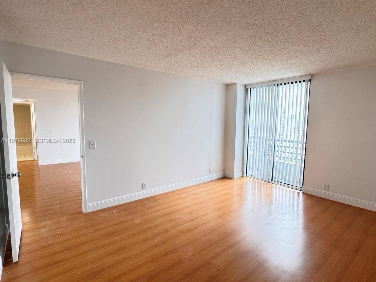 PARC CENTRAL AVENTURA SOU - Residential Lease