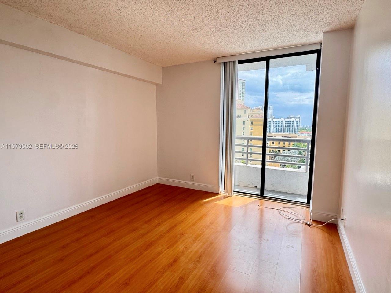 PARC CENTRAL AVENTURA SOU - Residential Lease