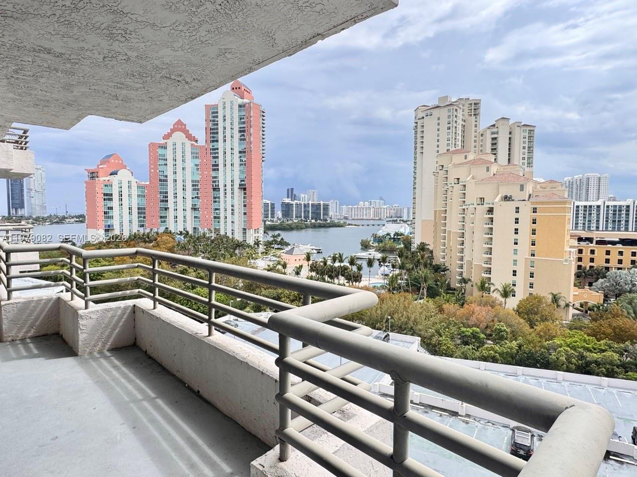 PARC CENTRAL AVENTURA SOU - Residential Lease