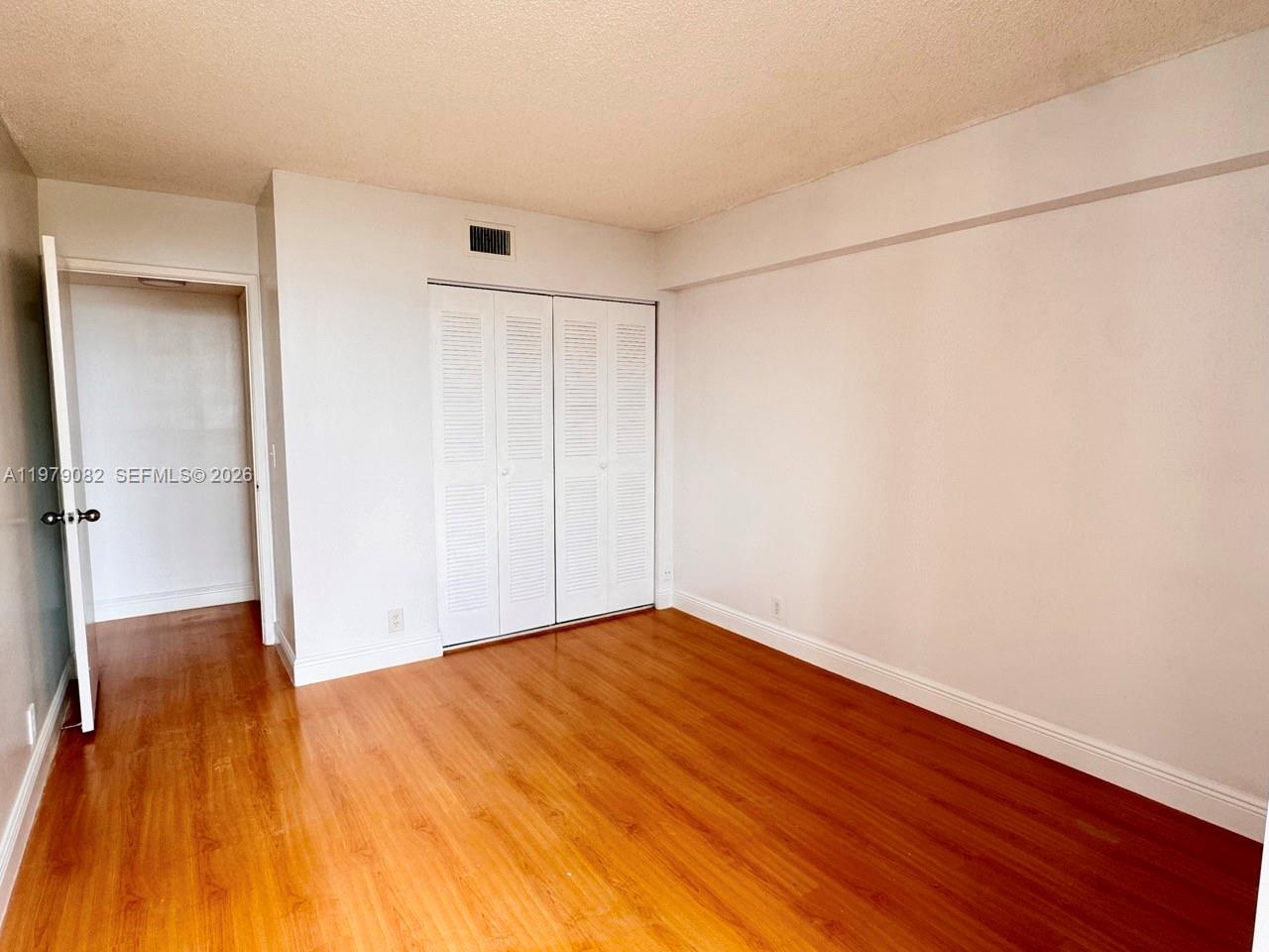 PARC CENTRAL AVENTURA SOU - Residential Lease