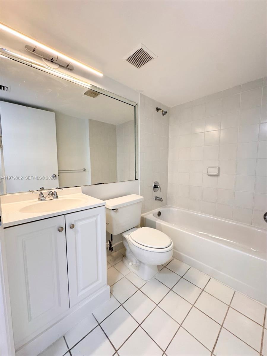 PARC CENTRAL AVENTURA SOU - Residential Lease