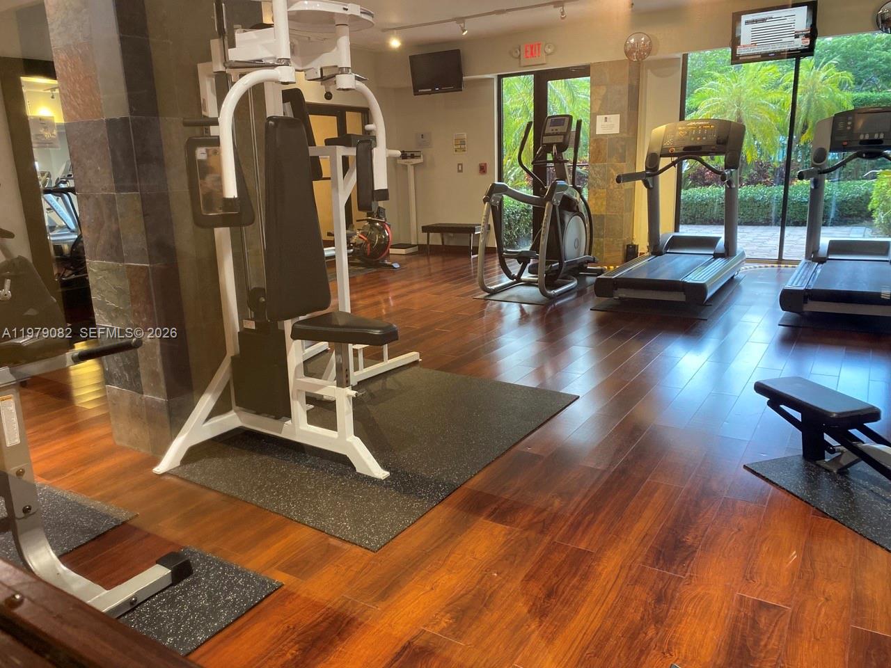 PARC CENTRAL AVENTURA SOU - Residential Lease