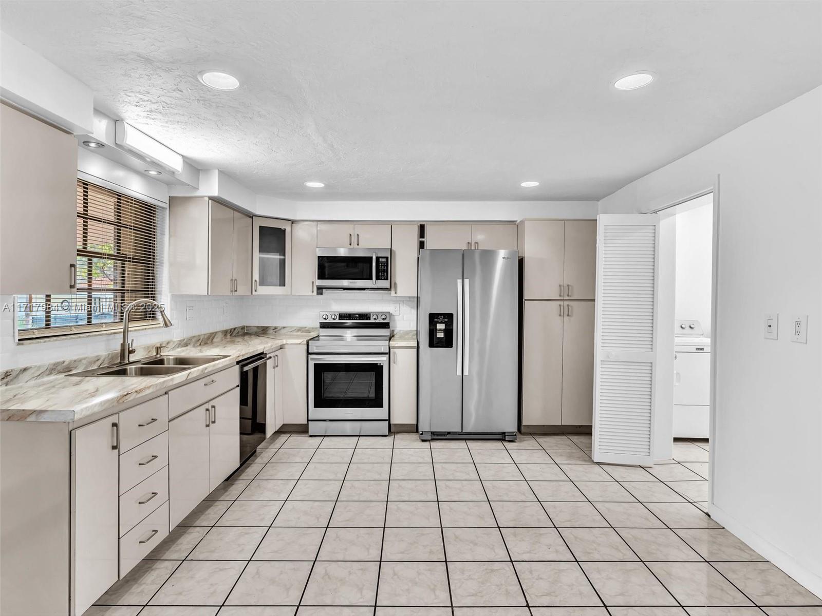 FAIRLAWN - Residential