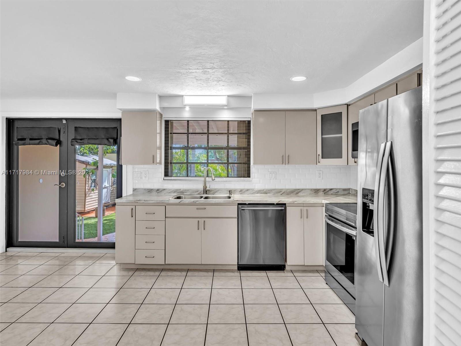 FAIRLAWN - Residential