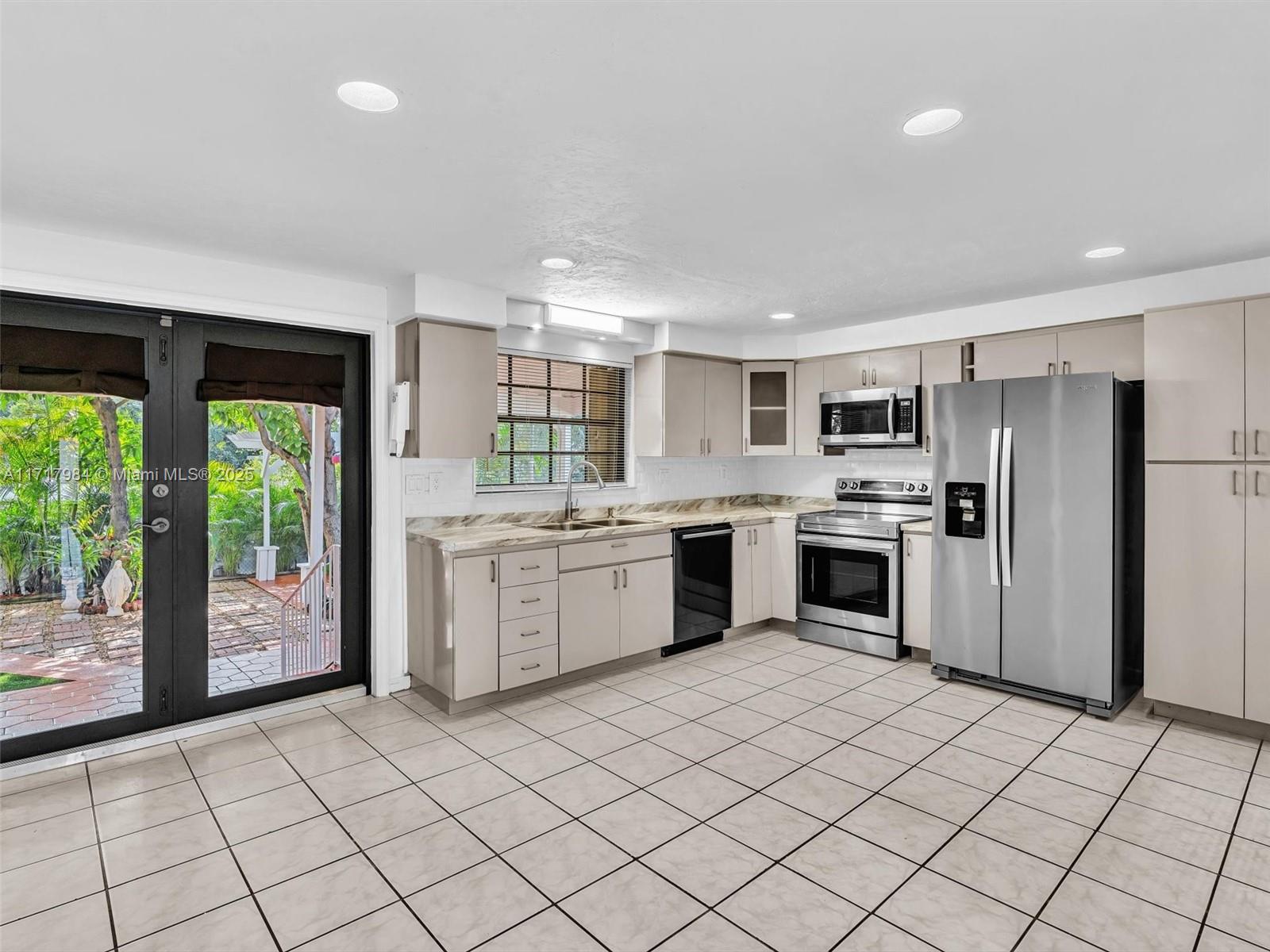FAIRLAWN - Residential