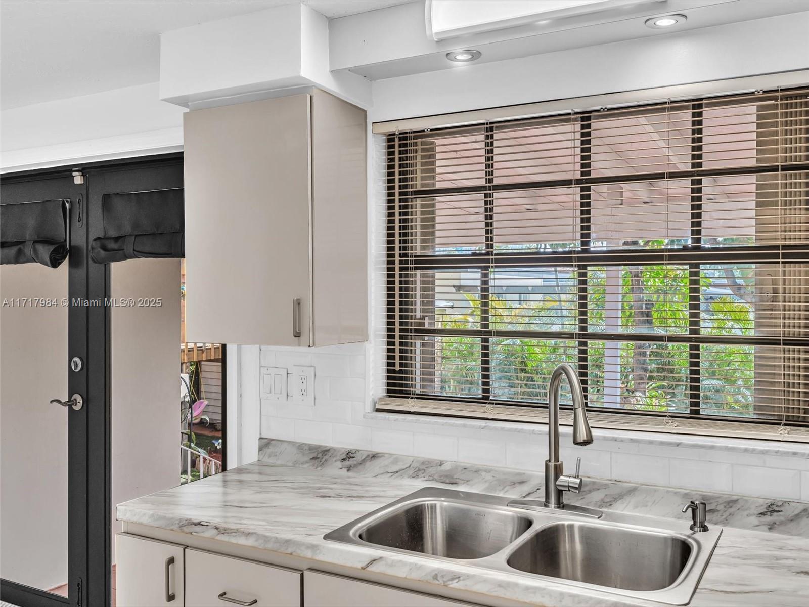 FAIRLAWN - Residential