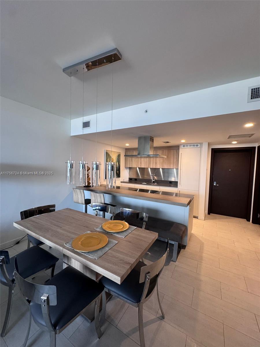 1000 Brickell Plz 2011