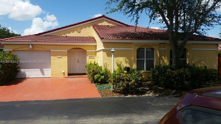 Discover your new home in a prime location with this stunning 3-bedroom, 2-bathroom house in an exclusive gated community. Situated on a private corner lot, this fully tiled home features high ceilings in the living room, a gourmet kitchen with stainless steel appliances and granite countertops, and a master bedroom with a spacious closet. Relax on the inviting patio or enjoy the convenience of being close to major highways and shopping centers. This beautiful house offers the perfect blend of comfort and style, making it an ideal place to call home. Schedule a viewing today!