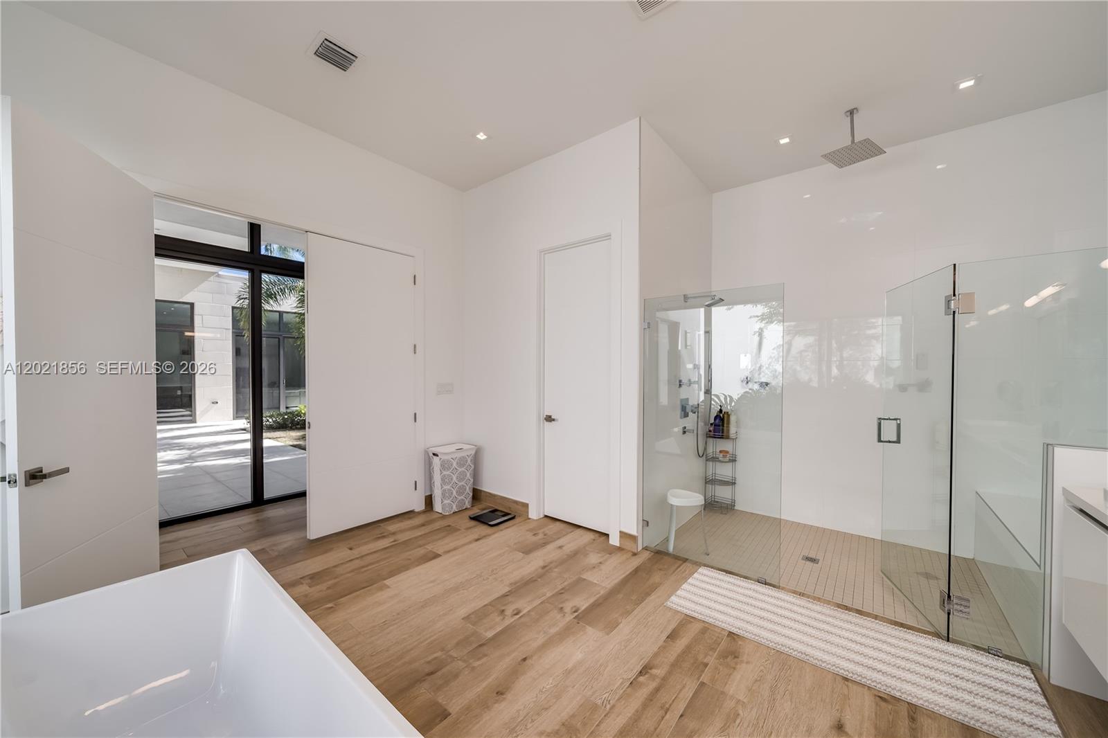 WESTON ESTATES. BOTANIKO - Residential