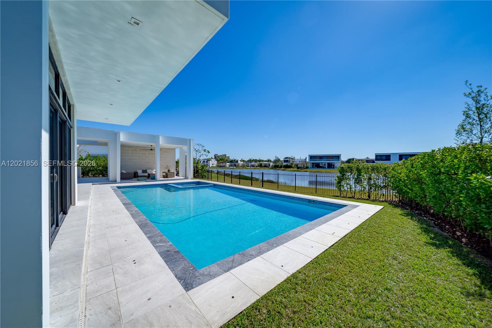 WESTON ESTATES. BOTANIKO - Residential