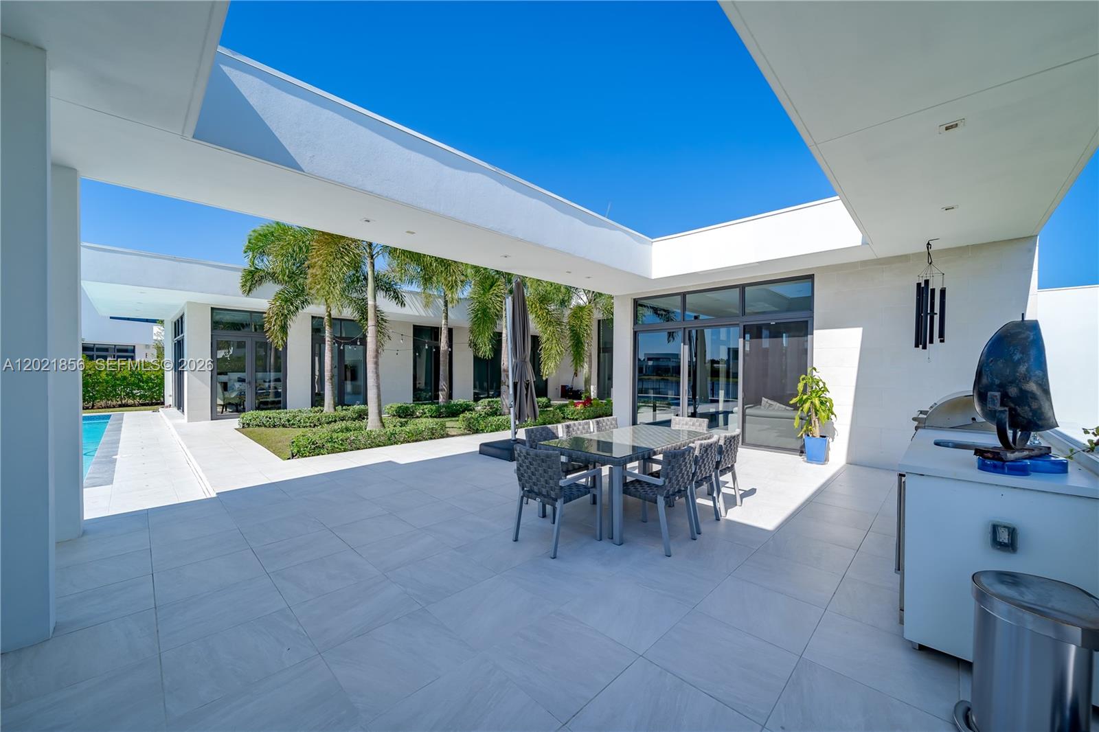 WESTON ESTATES. BOTANIKO - Residential