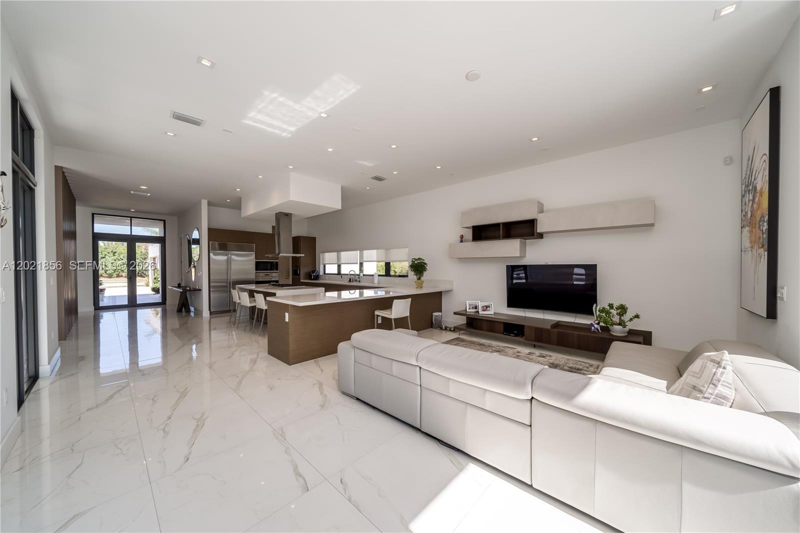 WESTON ESTATES. BOTANIKO - Residential