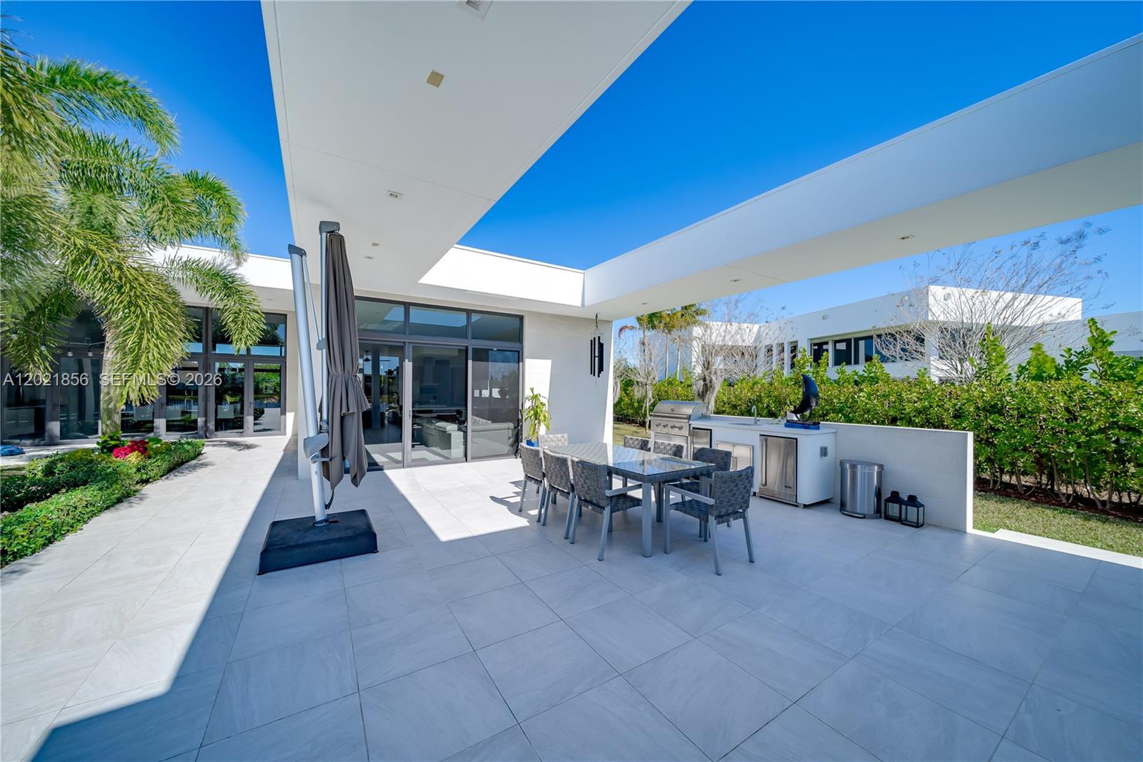 WESTON ESTATES. BOTANIKO - Residential
