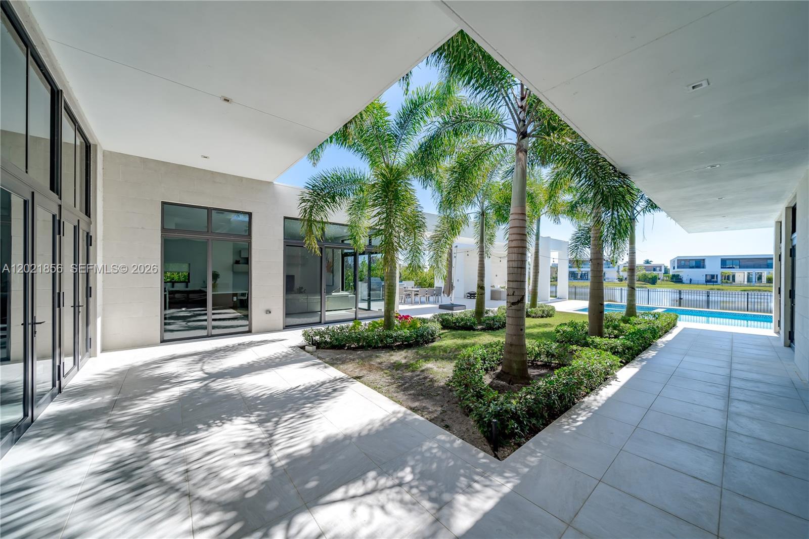 WESTON ESTATES. BOTANIKO - Residential