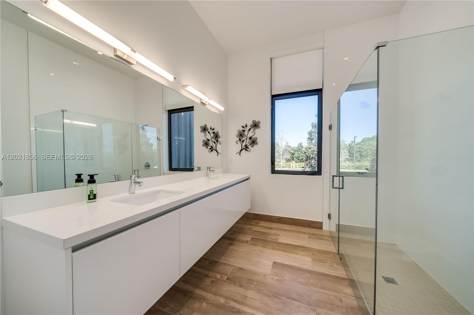 WESTON ESTATES. BOTANIKO - Residential