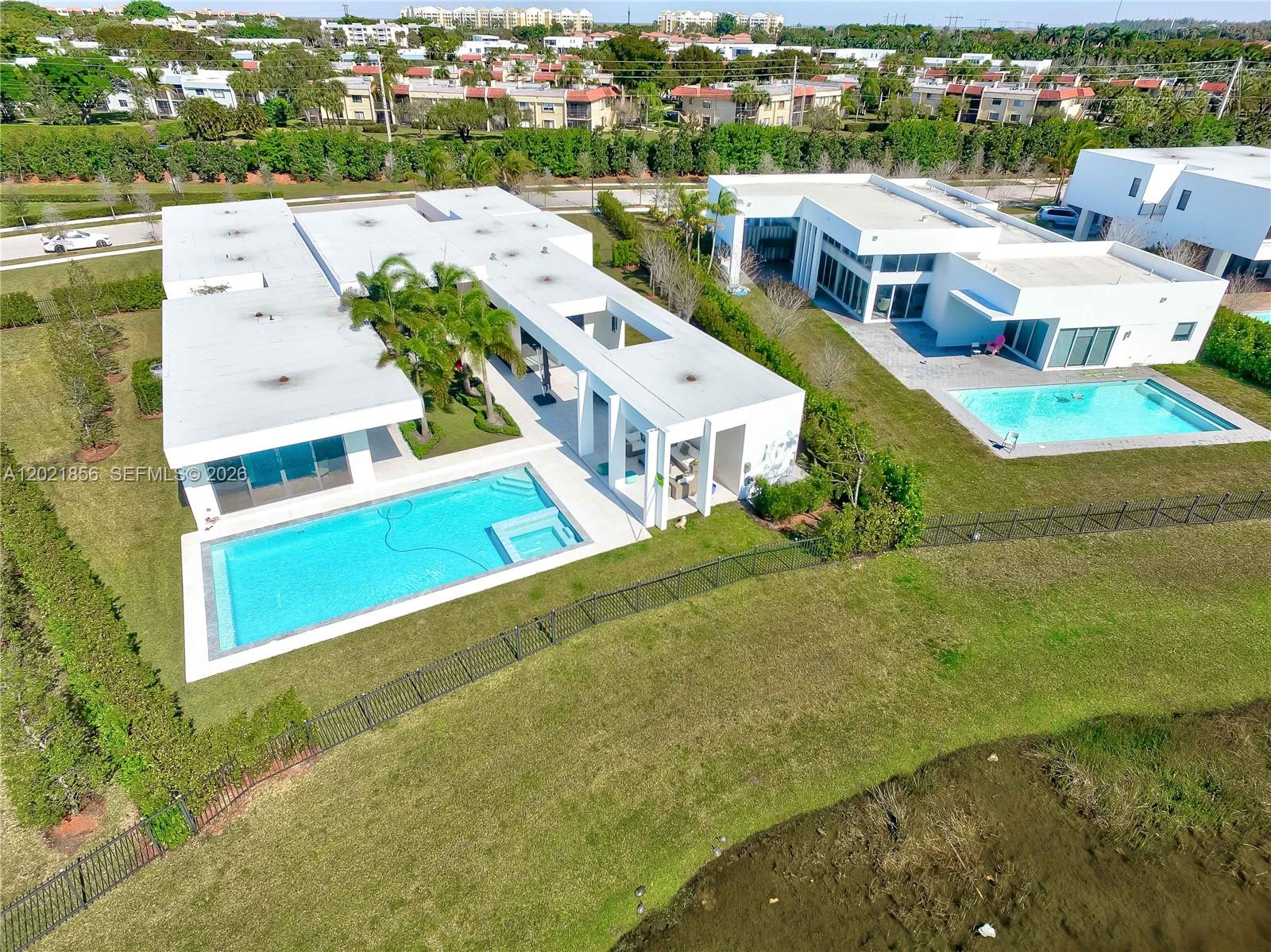 WESTON ESTATES. BOTANIKO - Residential