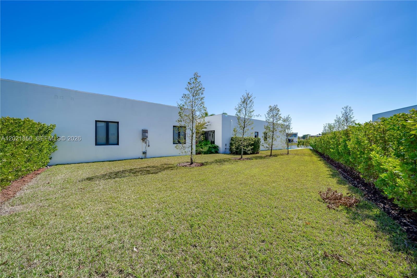 WESTON ESTATES. BOTANIKO - Residential