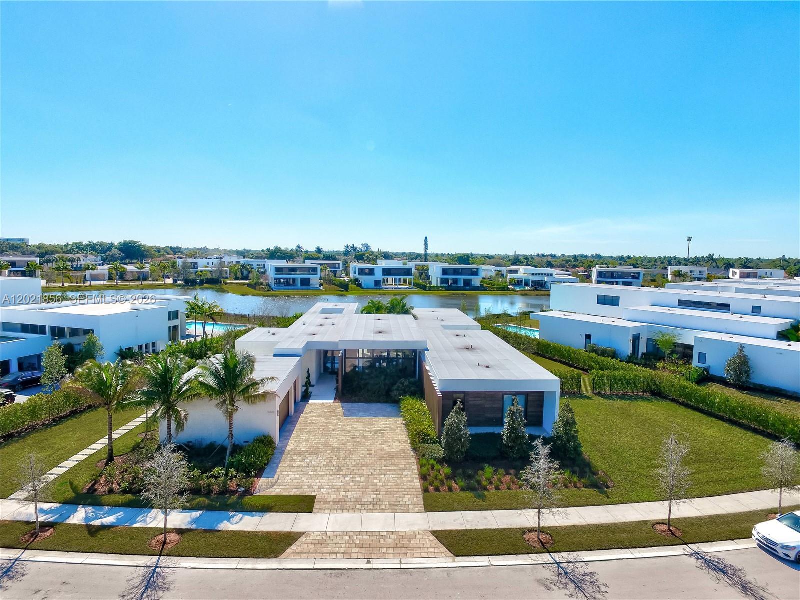 WESTON ESTATES. BOTANIKO - Residential