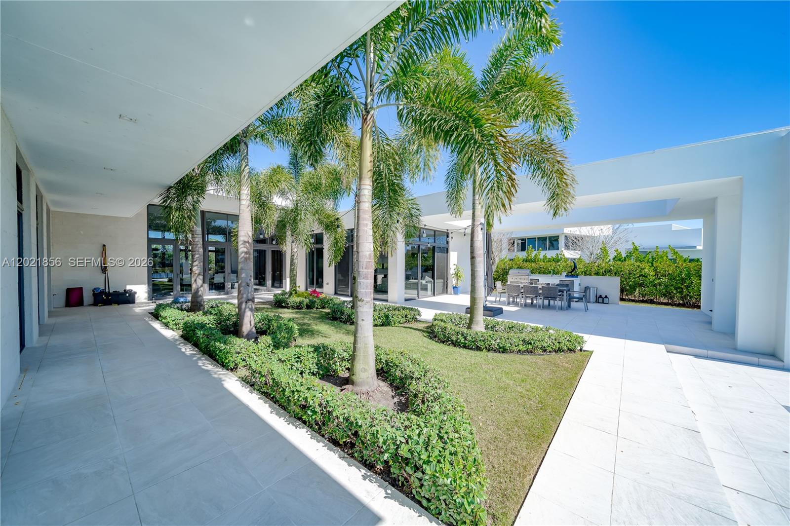 WESTON ESTATES. BOTANIKO - Residential