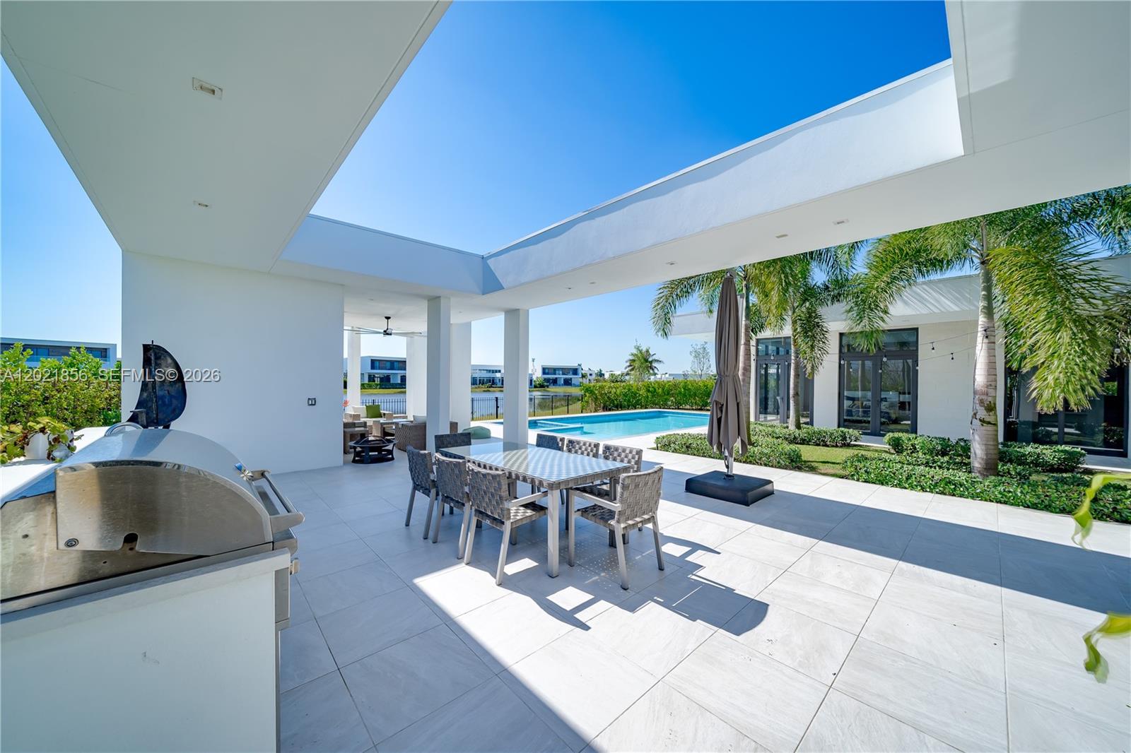 WESTON ESTATES. BOTANIKO - Residential