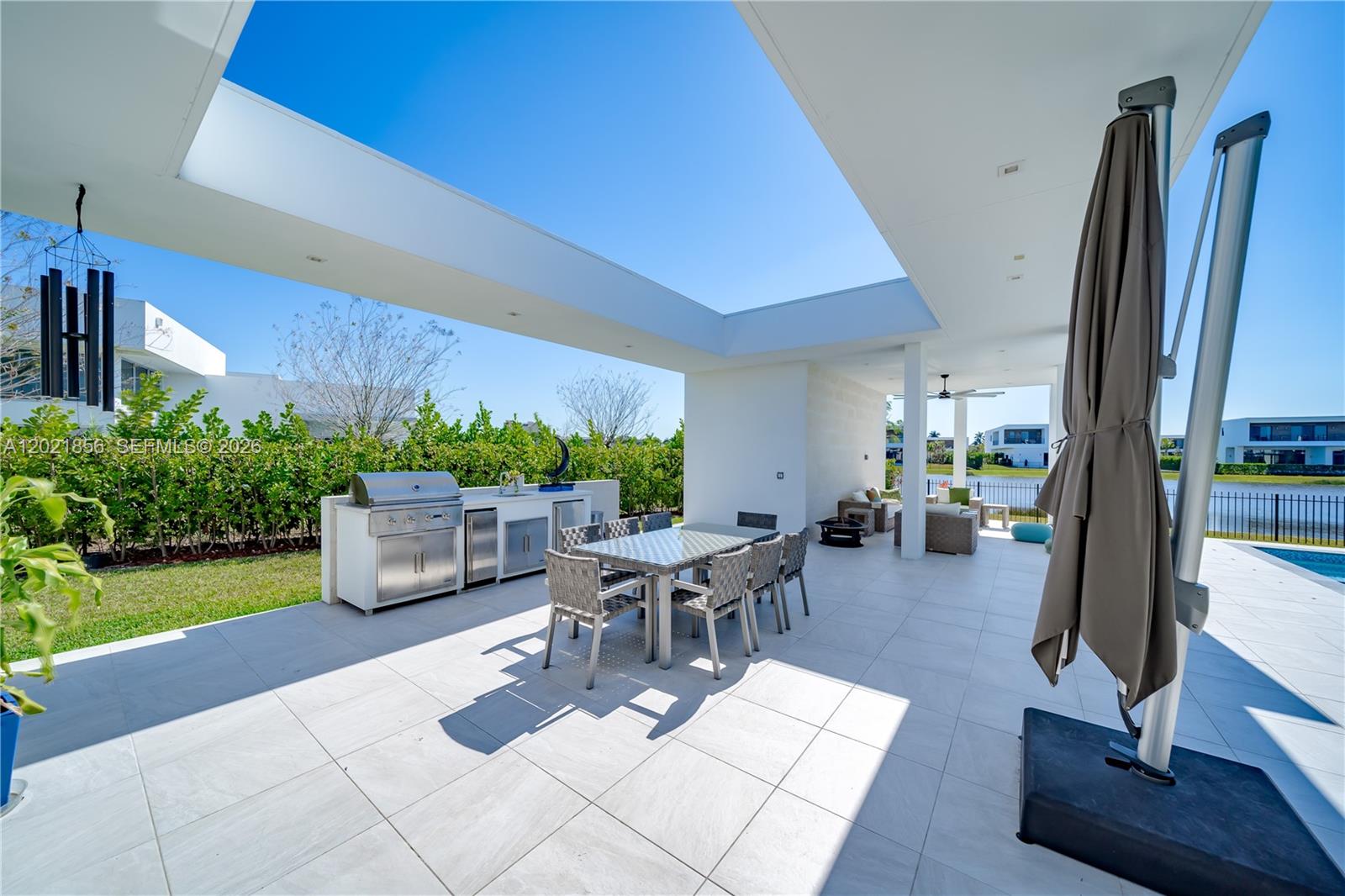 WESTON ESTATES. BOTANIKO - Residential