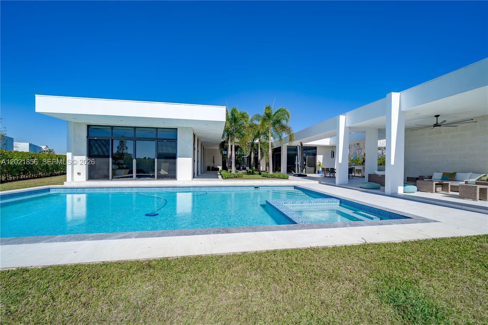 WESTON ESTATES. BOTANIKO - Residential