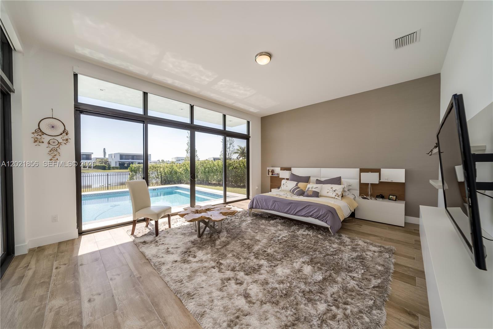 WESTON ESTATES. BOTANIKO - Residential