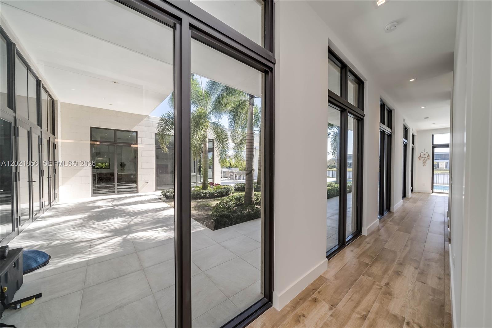 WESTON ESTATES. BOTANIKO - Residential