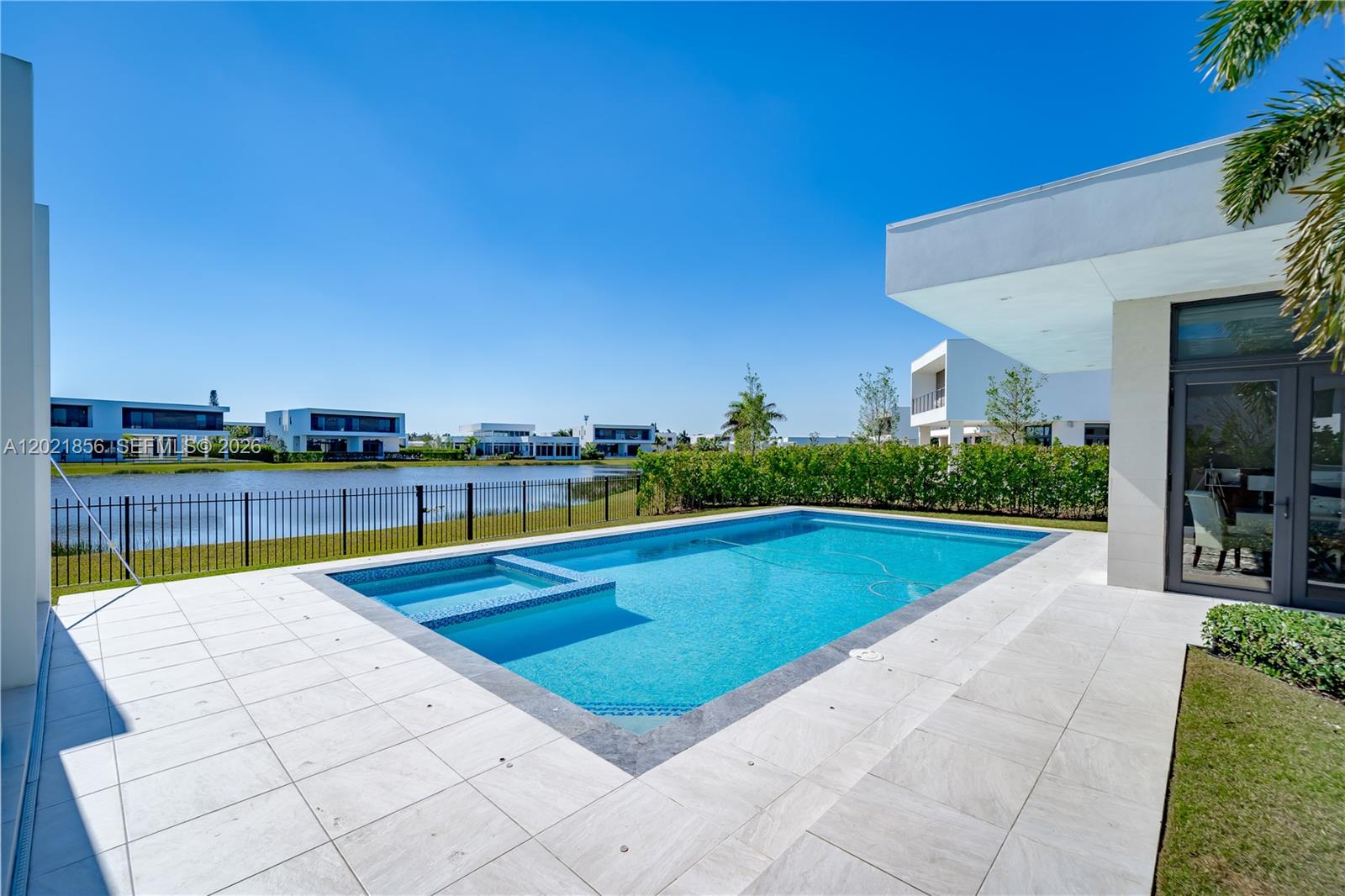 WESTON ESTATES. BOTANIKO - Residential