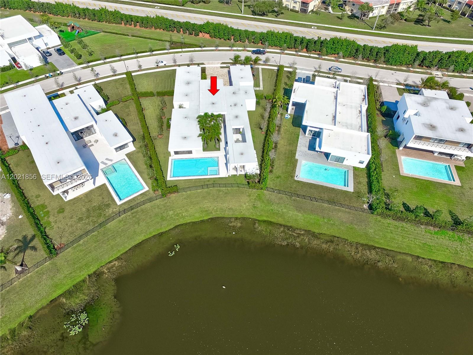 WESTON ESTATES. BOTANIKO - Residential