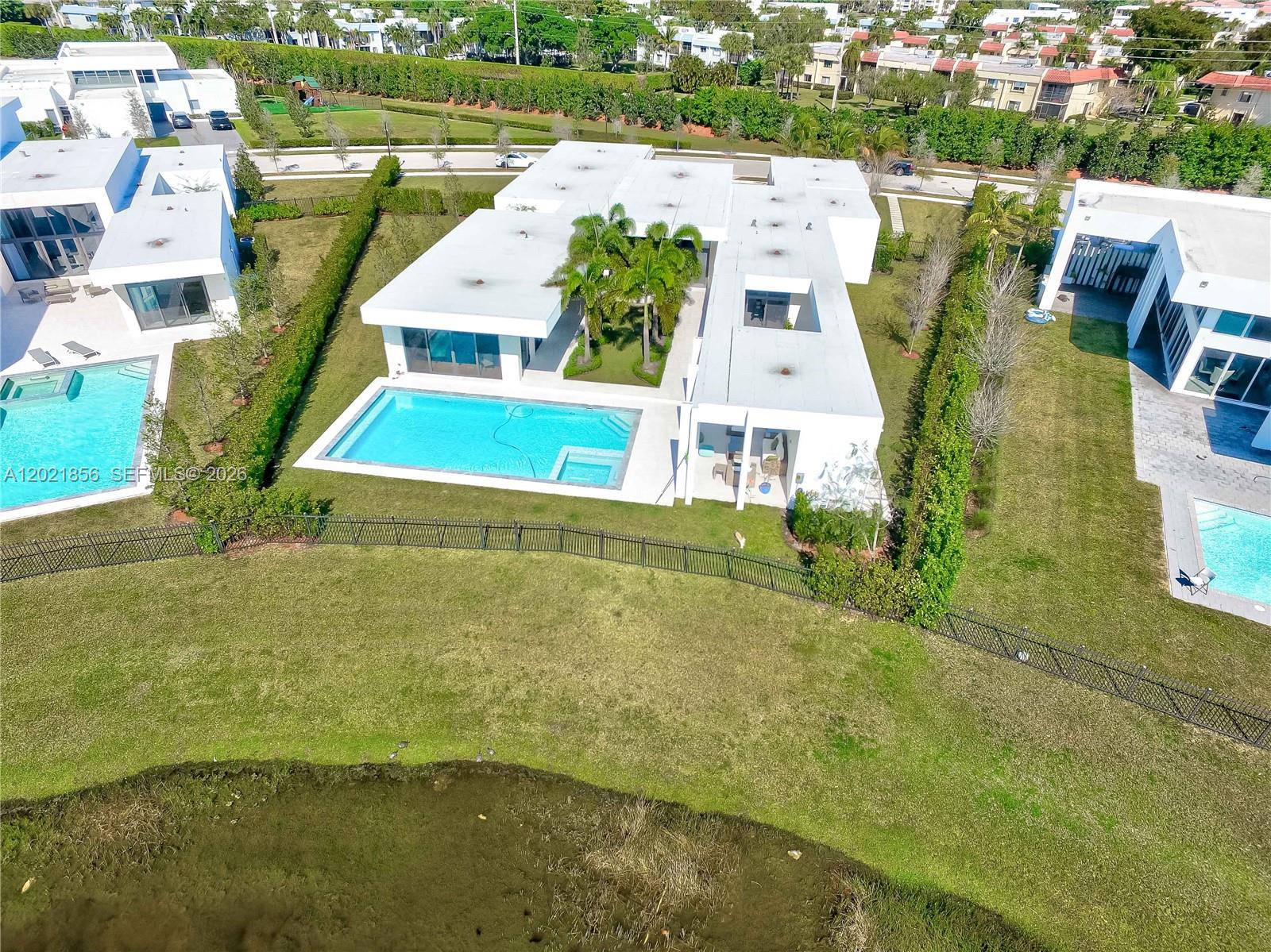 WESTON ESTATES. BOTANIKO - Residential