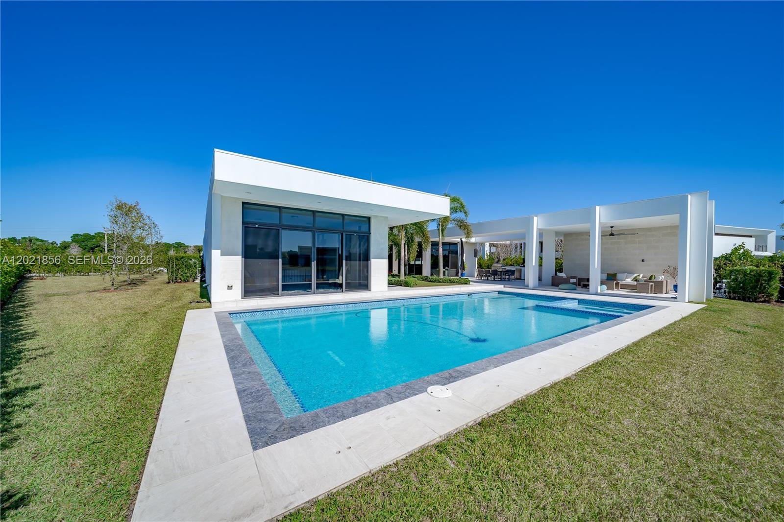 WESTON ESTATES. BOTANIKO - Residential