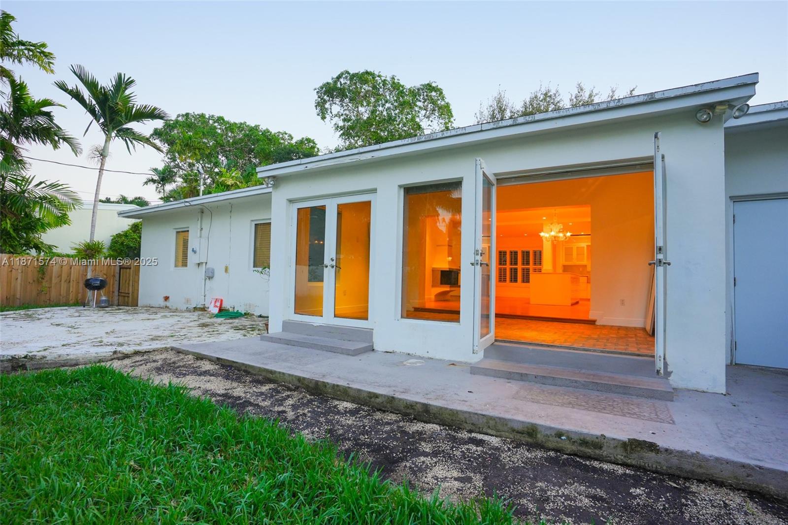 TROPICAL ISLE HOMES SUB 3 - Residential Lease