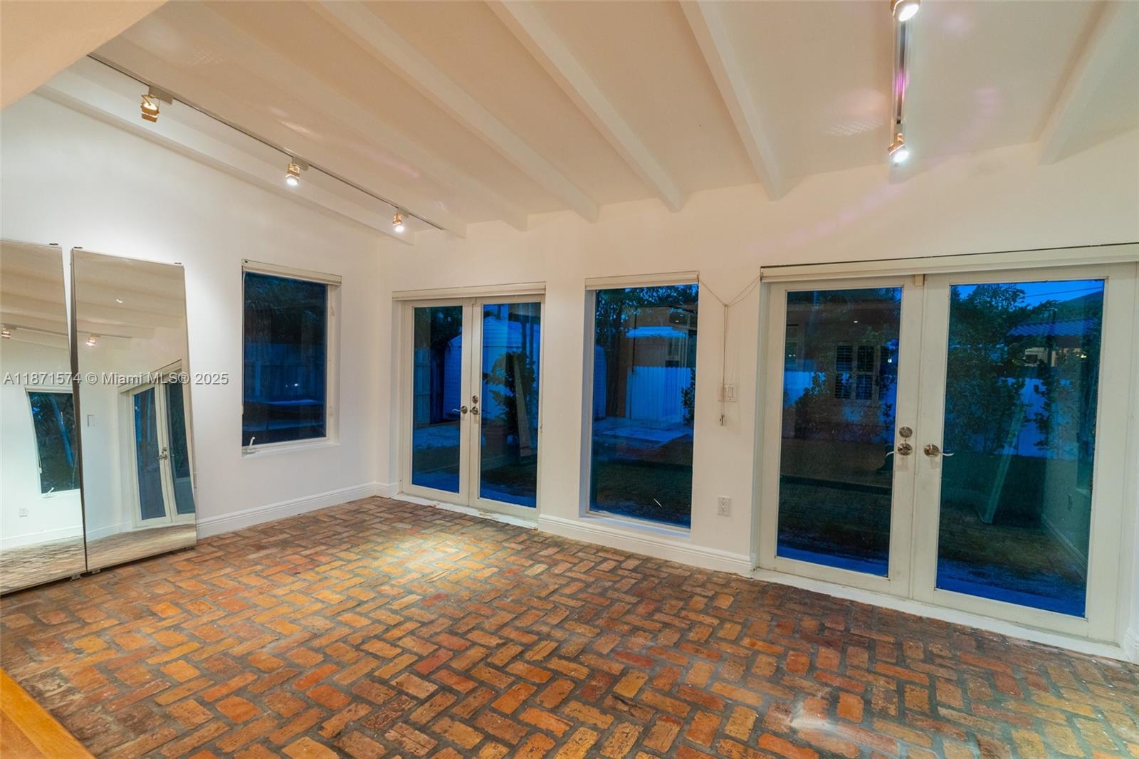 TROPICAL ISLE HOMES SUB 3 - Residential Lease