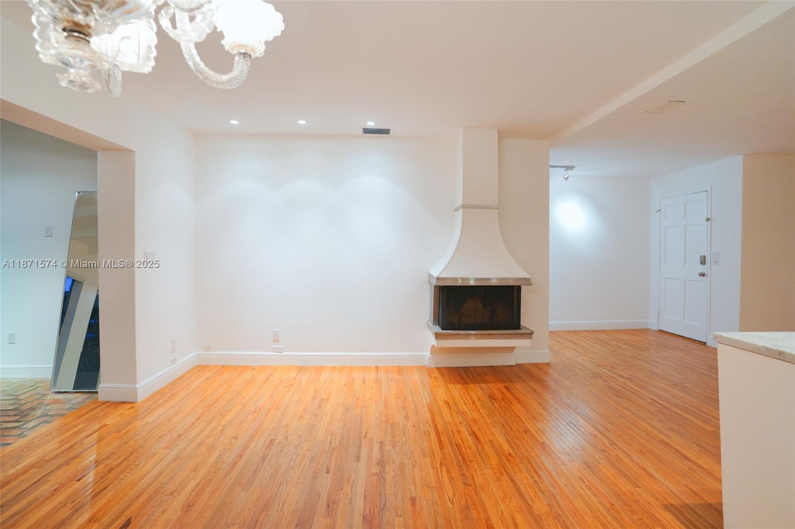 TROPICAL ISLE HOMES SUB 3 - Residential Lease