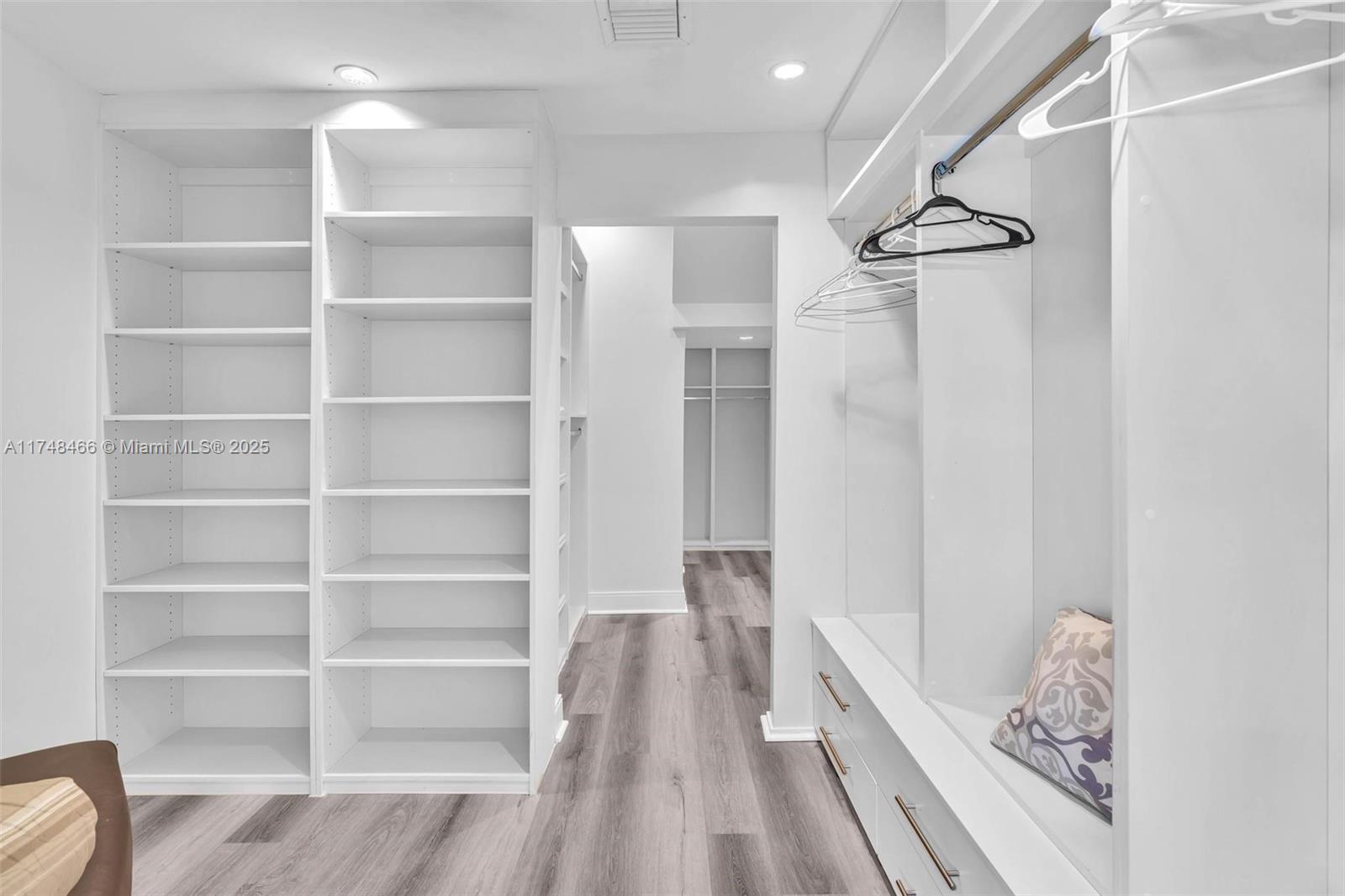 SNUG HARBOR - Residential