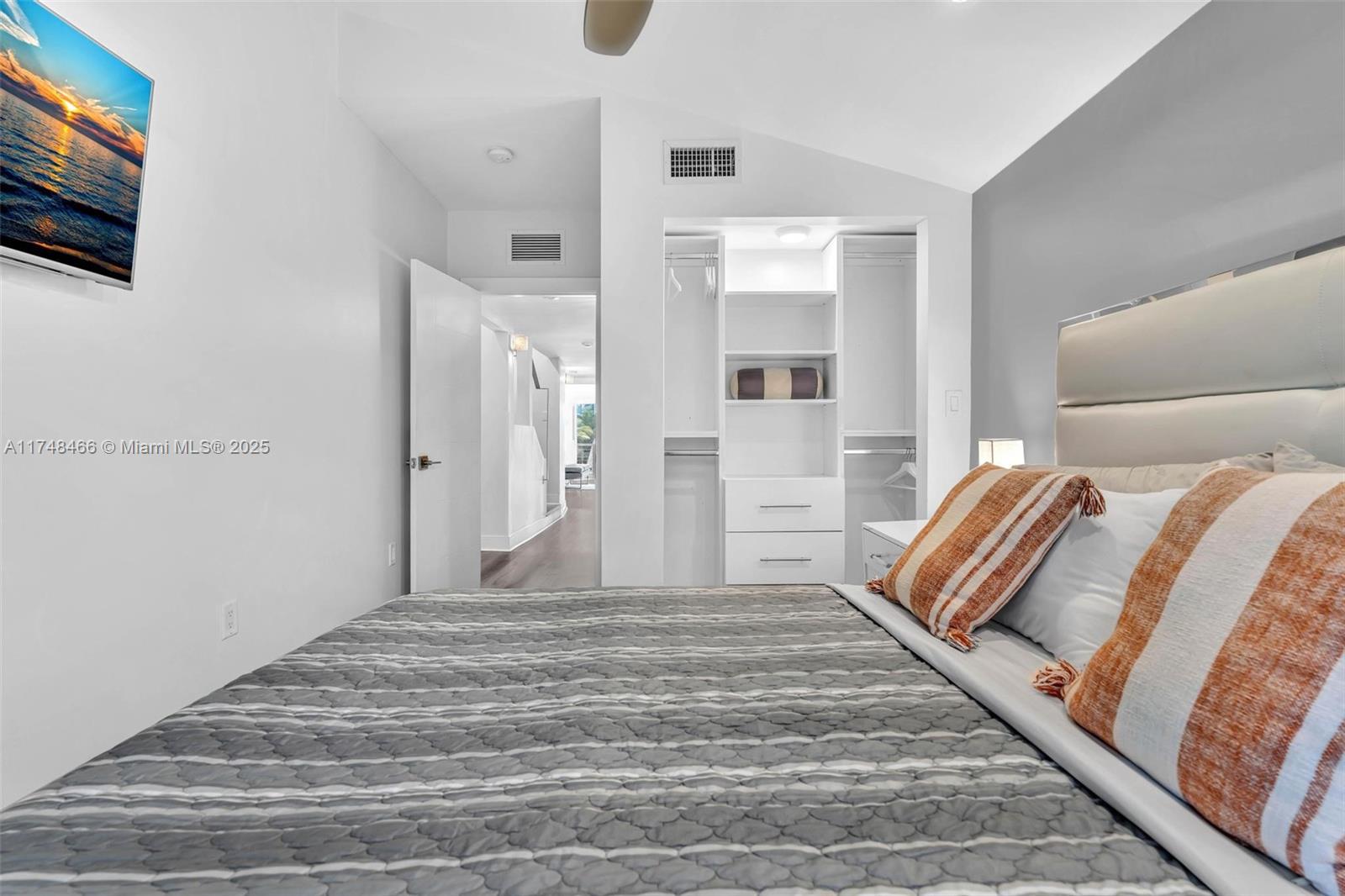 SNUG HARBOR - Residential