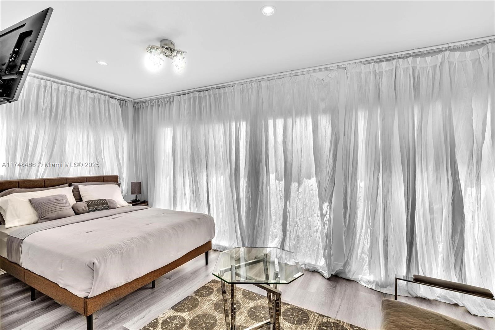 SNUG HARBOR - Residential