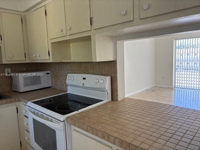 BISCAYNE LAKE GARDENS - Residential Lease