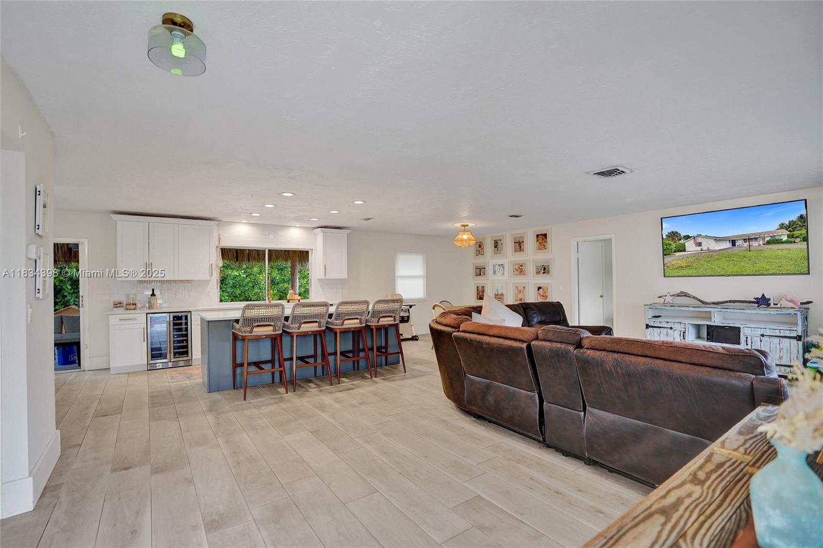 7735 Edgewater Dr