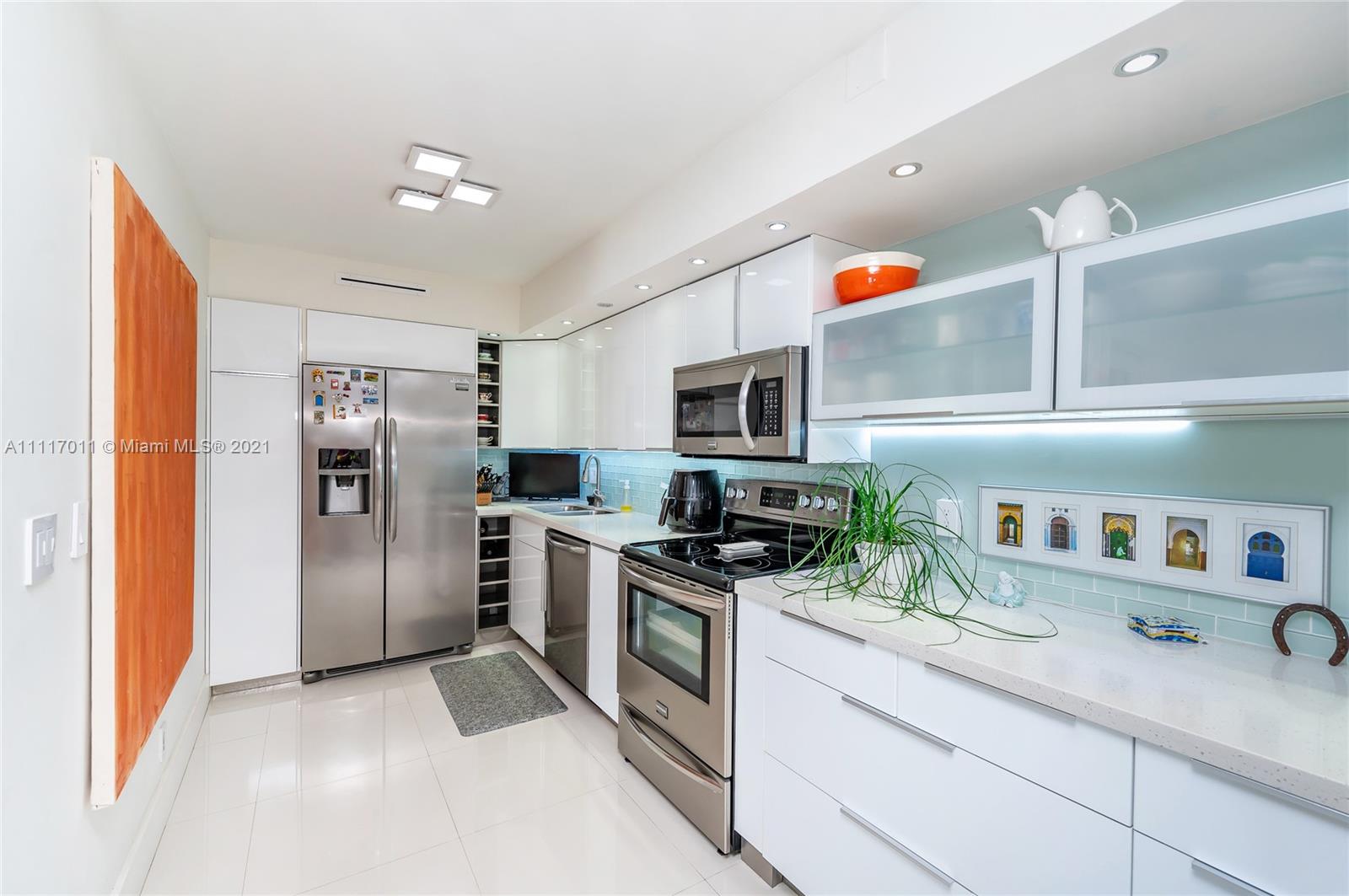 BRICKELL HARBOUR CONDO - Residential Lease