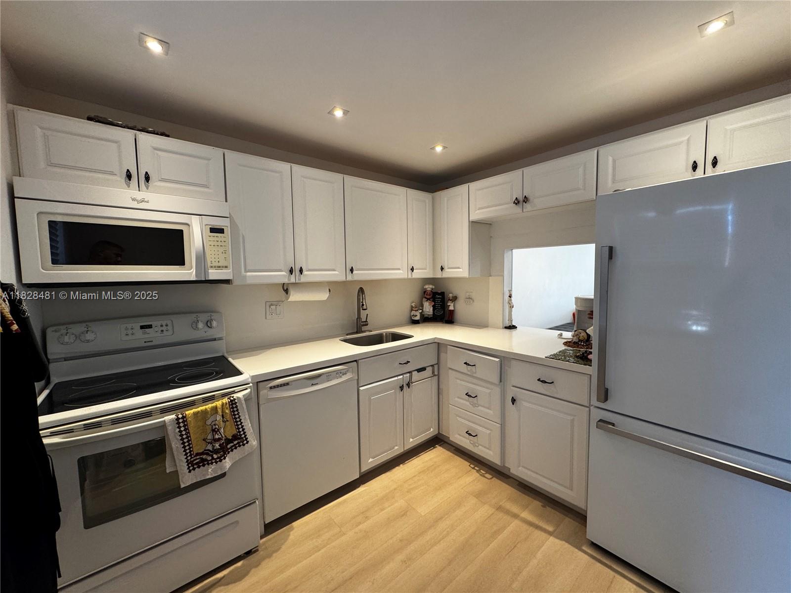 VILLAGES OF ORIOLE ABBEY - Residential