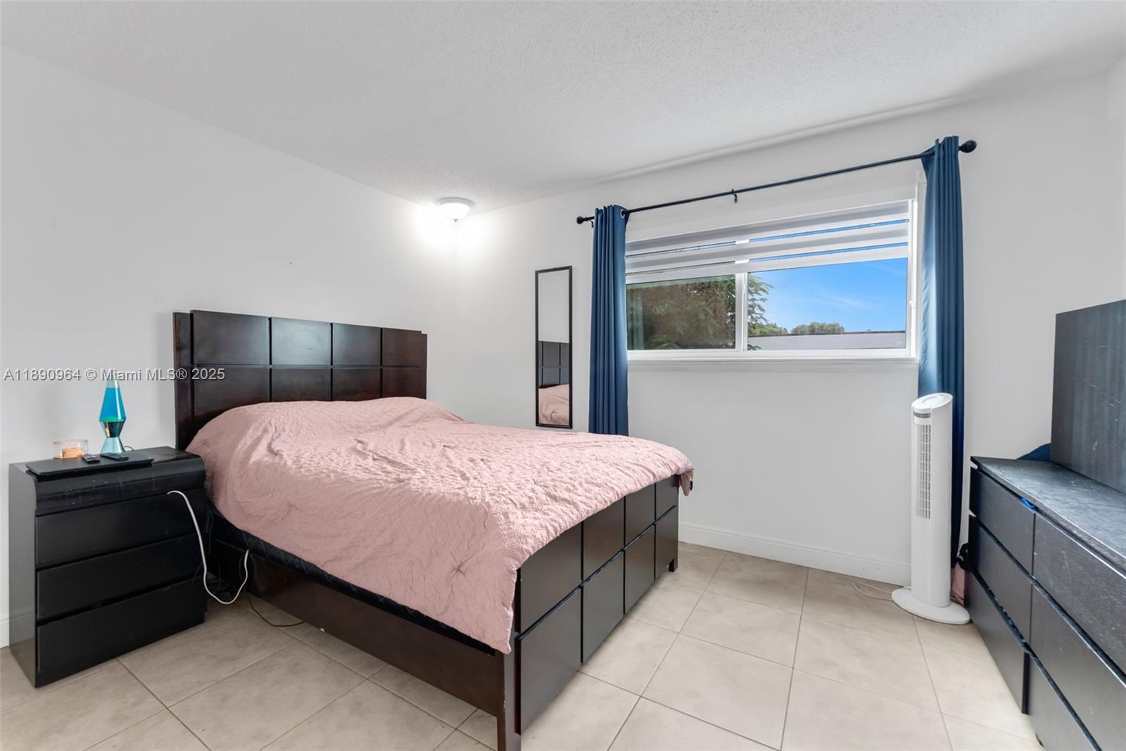 CORNERS KENDALL LAKES - Residential