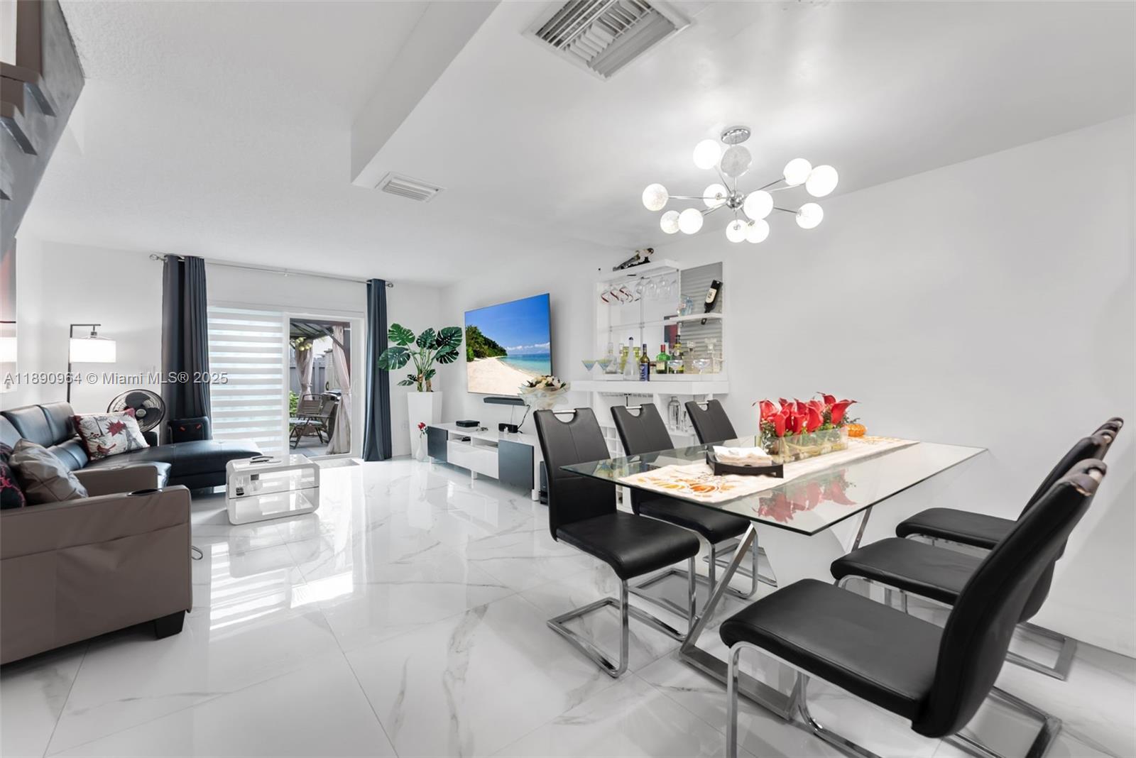 CORNERS KENDALL LAKES - Residential