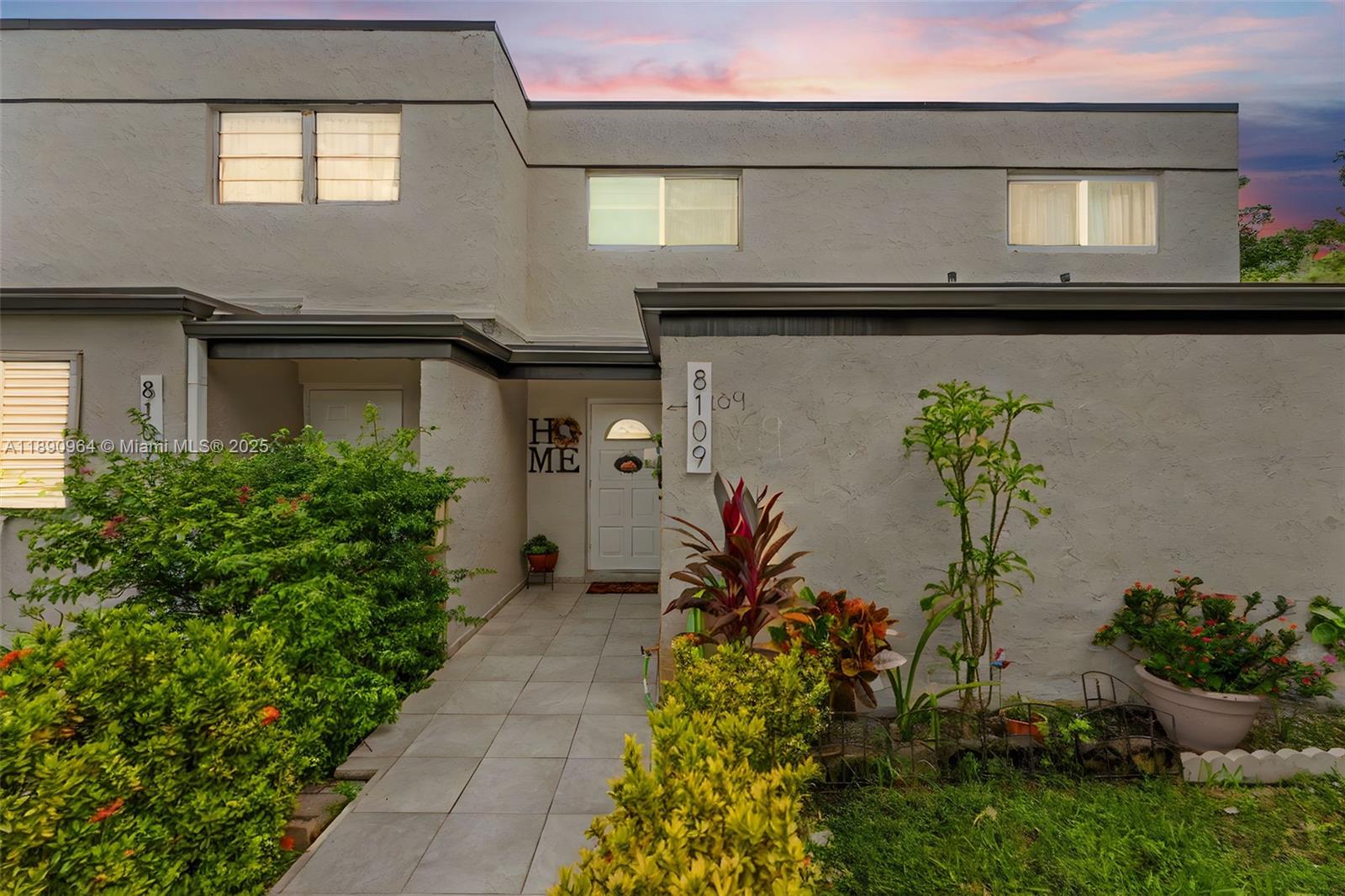 CORNERS KENDALL LAKES - Residential