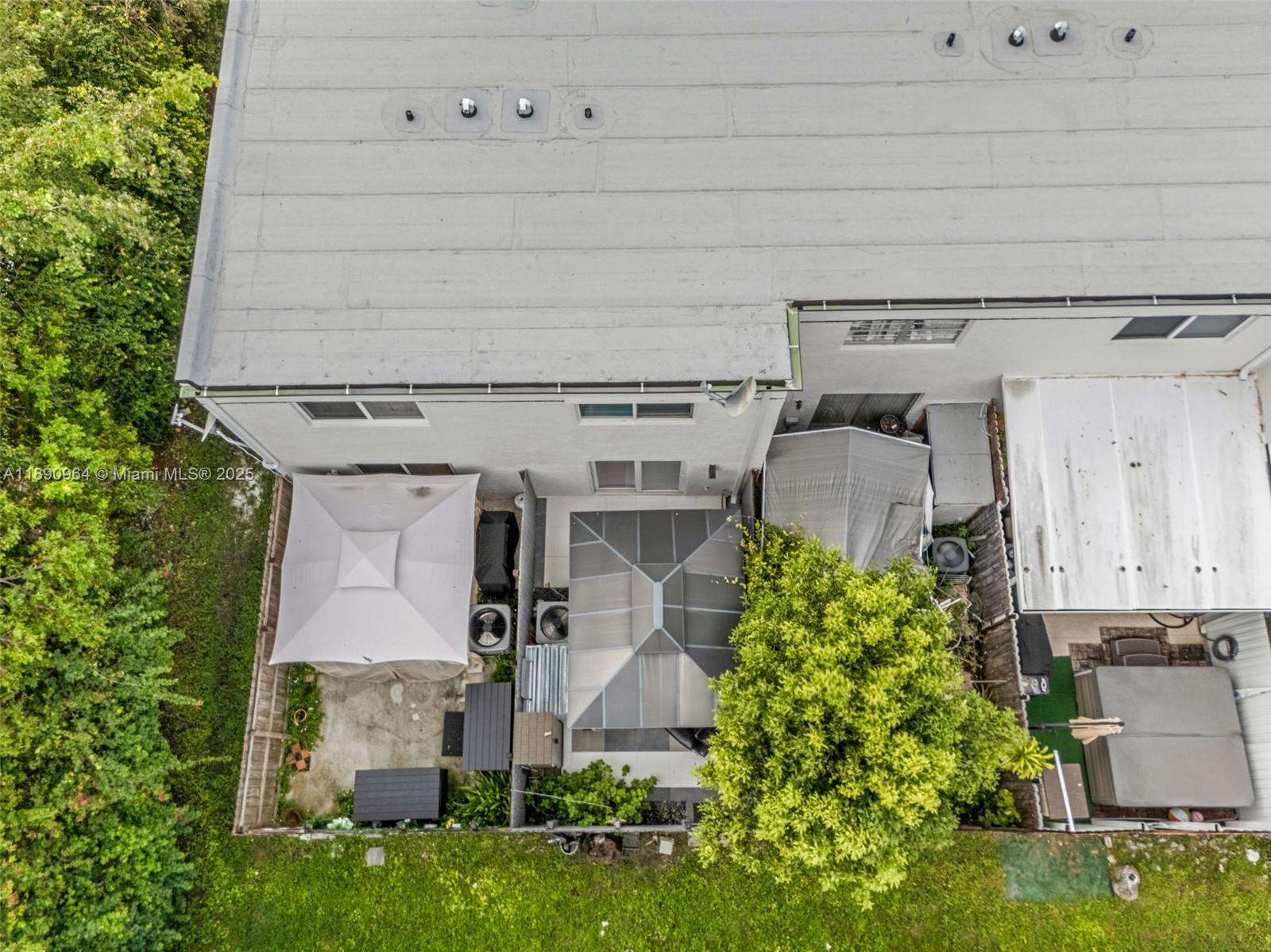 CORNERS KENDALL LAKES - Residential