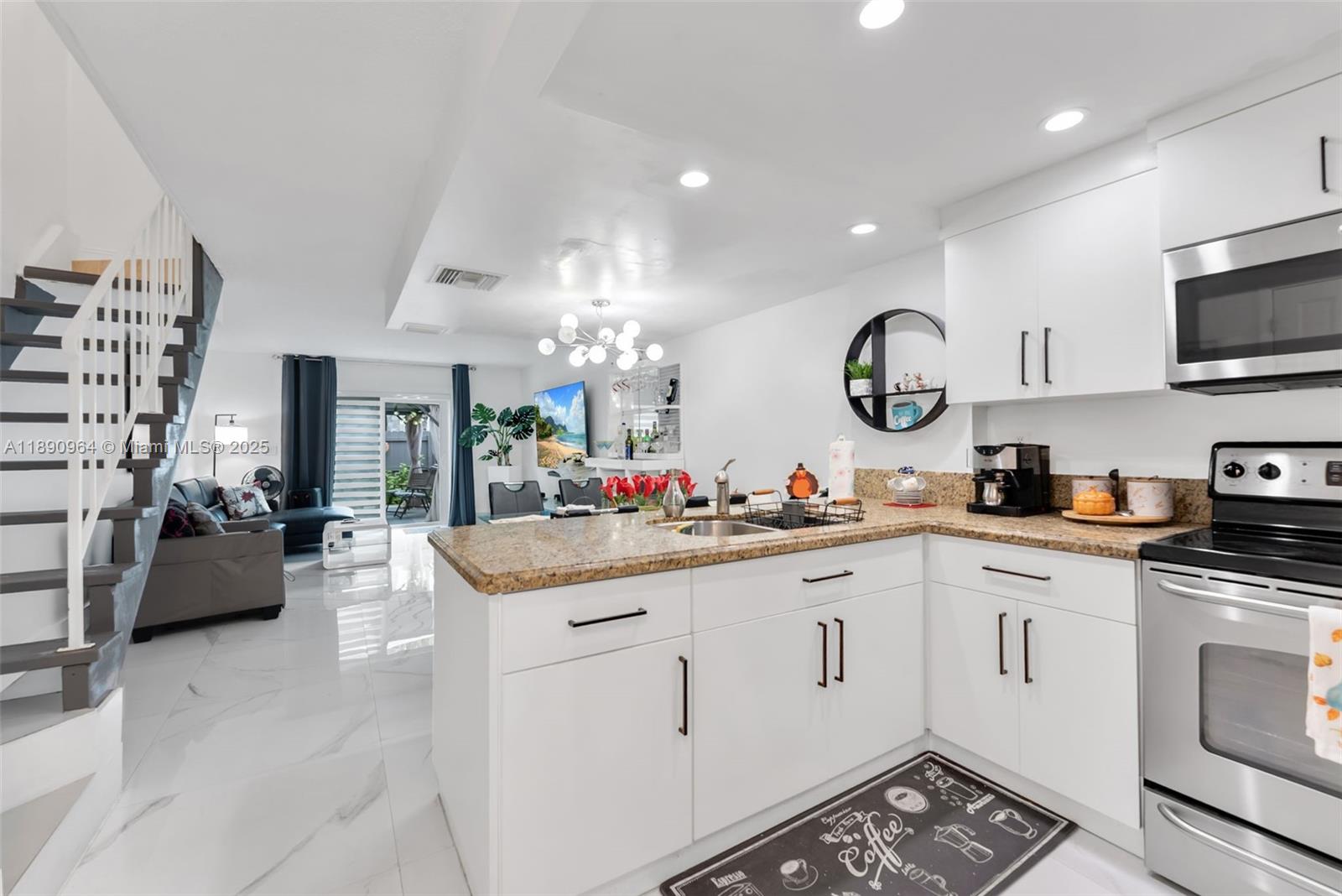 CORNERS KENDALL LAKES - Residential