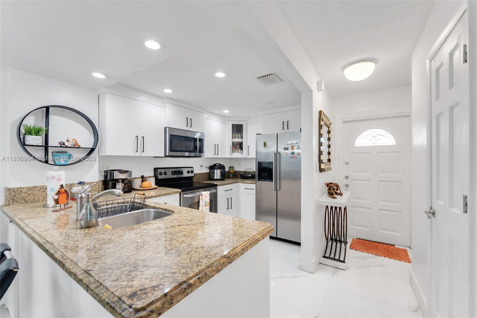 CORNERS KENDALL LAKES - Residential