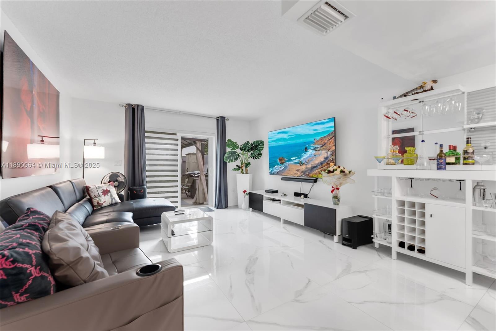 CORNERS KENDALL LAKES - Residential