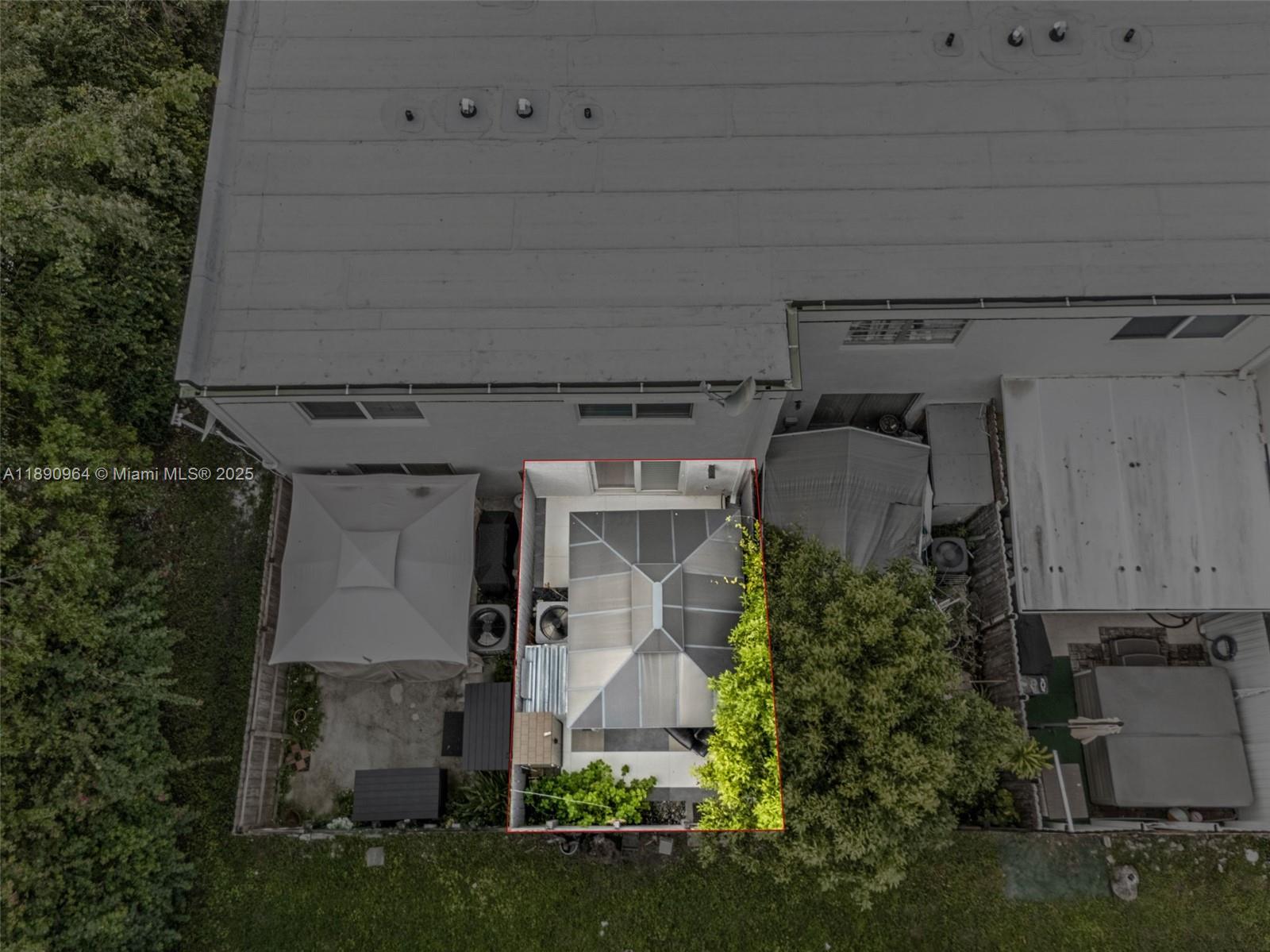 CORNERS KENDALL LAKES - Residential